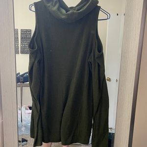 Green turtleneck with open shoulders